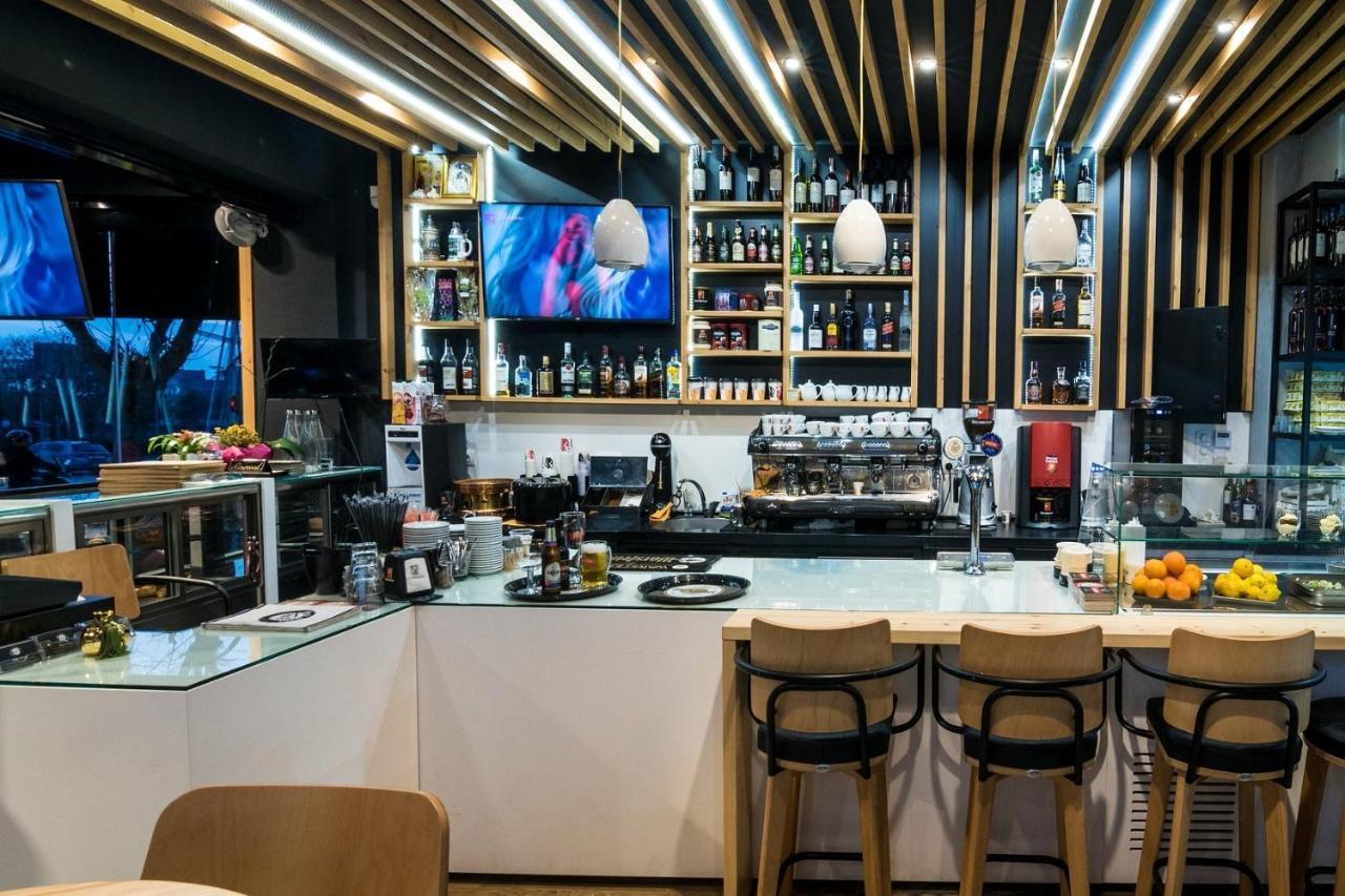 Blackhaus Apartments Thessaloniki Buitenkant foto